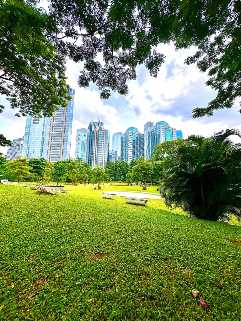 Daerah perniagaan Jakarta dilihat dari Hutan Kota GBK, foto arkib 11 Januari 2025.