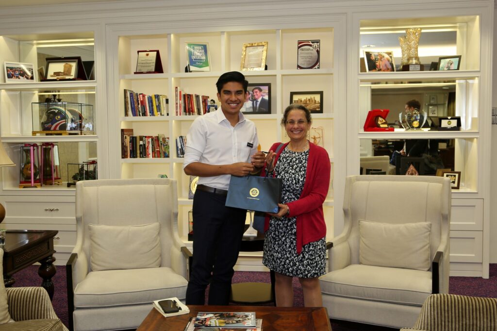 Syed Saddiq bersama Duta AS Kamala Lakhdhir, foto arkib Disember 2018.