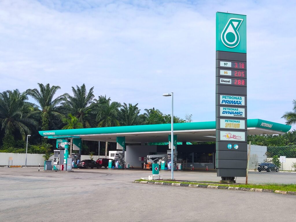 Stesen Petronas di Labis, arah Segamat, 21 April 2025. Foto arkib untuk konteks bahan api.
